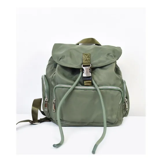 Mochila Chica Pandora Emmanuelle Color Oliva-08 Diseño De La Tela Lisa