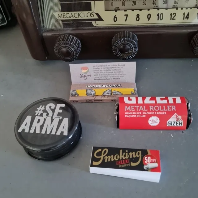 Kit Armador De Cigarrillos + Papel Lion Rollling + 50 Filtro