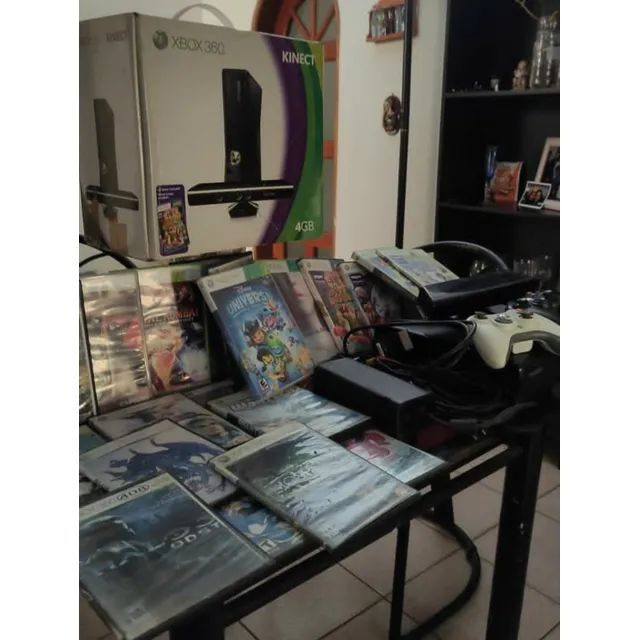 Vendo Xbox 360 4gb Con Kinect Más Dos Controles Como Nuevo