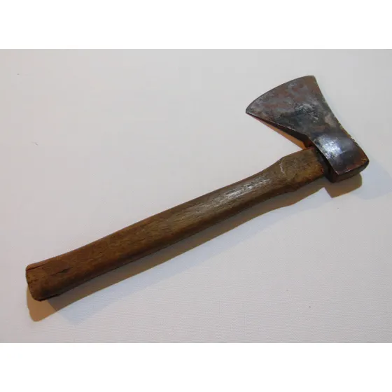 Hacha Antigua De Acero Carbono