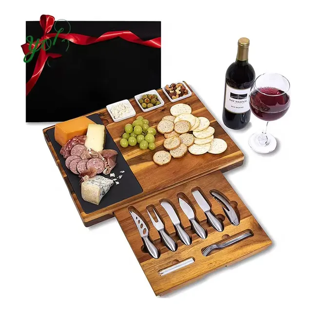Tabla De Quesos  Con Cubiertos Y Pizarra En Acacia