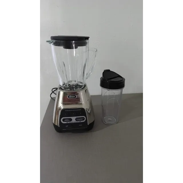 Licuadora Oster Jarra Vidrio 1.5l Blend N Go 600w Stpyg1211 Plateado