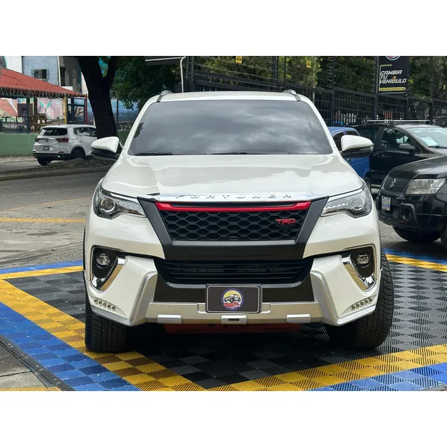 Toyota Fortuner Sr5 V6 Vxr Trd