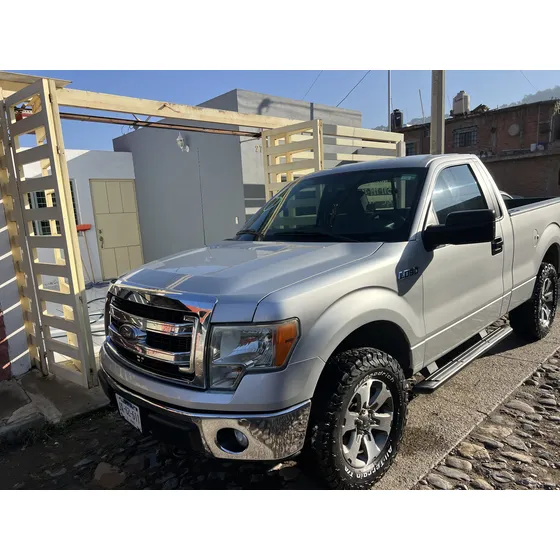 Ford Lobo Cabina Regular 4x4