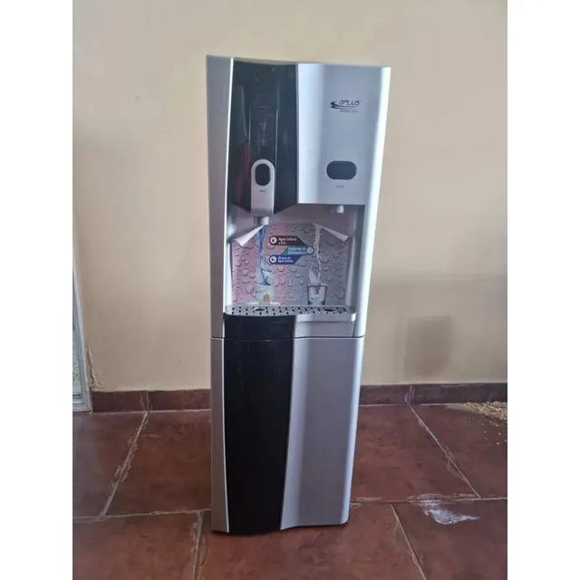 Dispensador Enfriador/calentado De Agua Gplus Con Nevera
