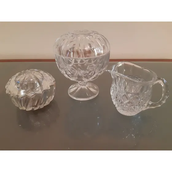 Adornos De Cristal, Bombonera, Lechera Y Cofre Pequeño