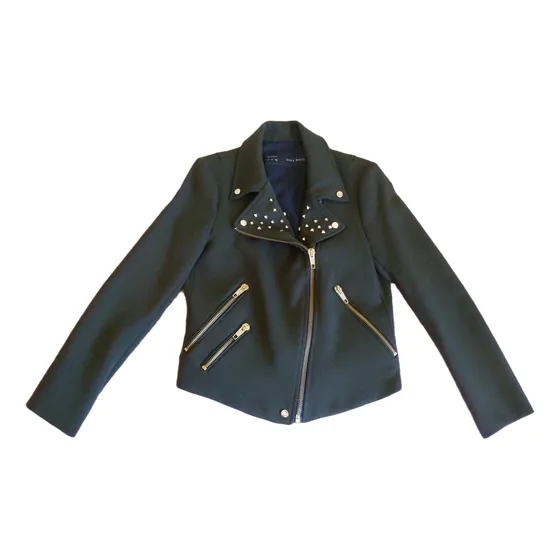 Jaqueta Feminina Estilosa Com Detalhes Spikes Zara