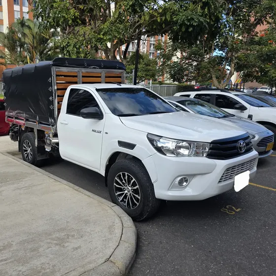 Toyota Hilux 2026 2.4 Diesel Chasis 4x4