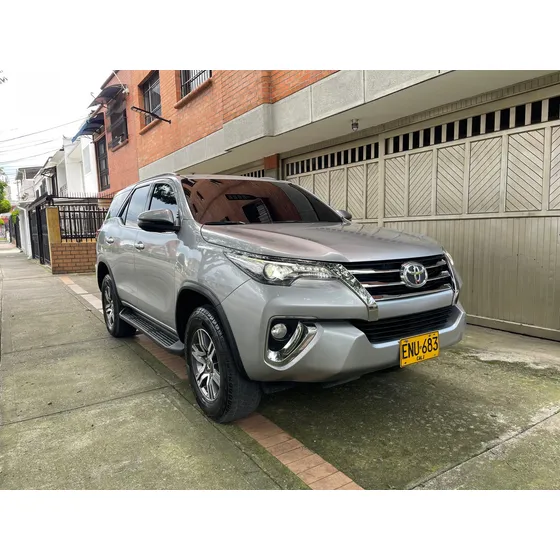 Toyota Fortuner 2.7l Mid