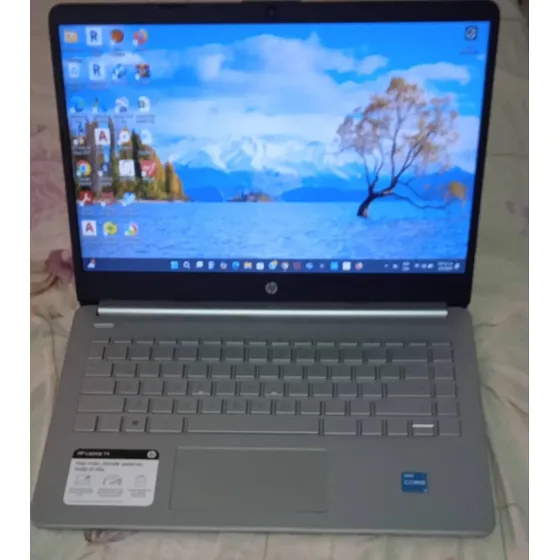 Lapto Hp  I3 12th Gen Intel(r)  (como Nueva) Generación 12