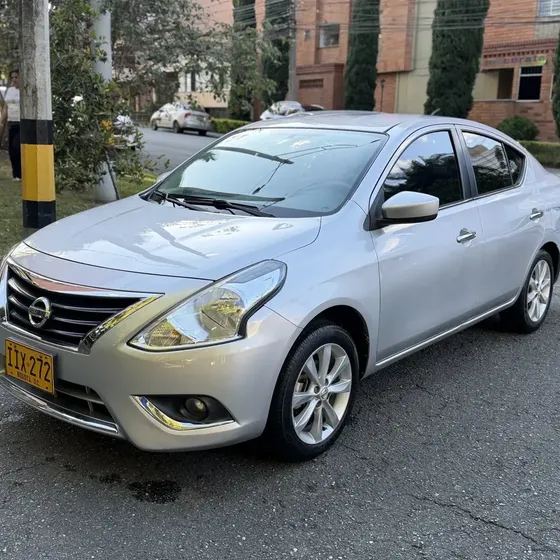 Nissan Versa 2015 1.6 Advance