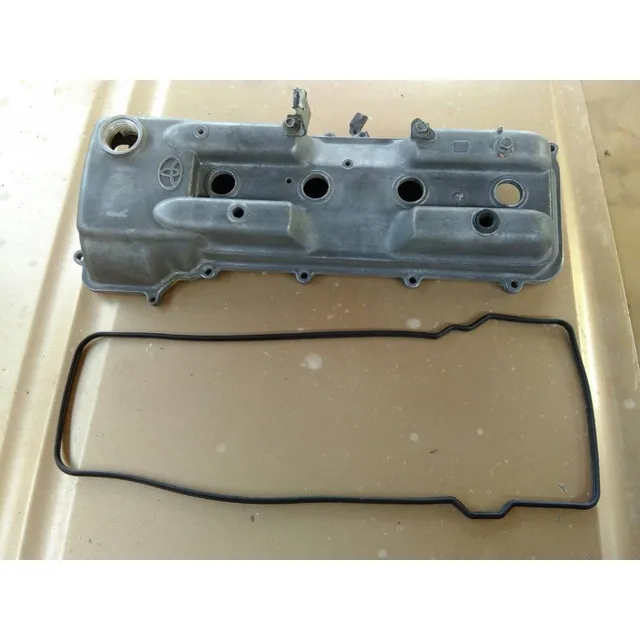 Tapa Valvulas Usada De Motor 2rz Y 3rz Hilux / Meru 2.7
