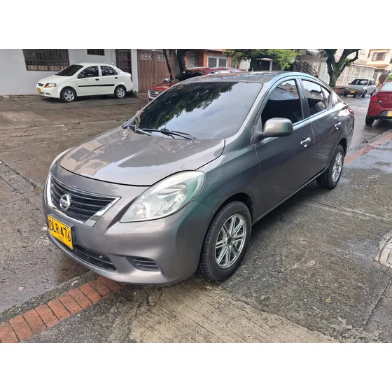 Nissan Versa 1.6 Advance