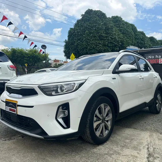 Kia Stonic 2023 1.0 Zenith Híbrido