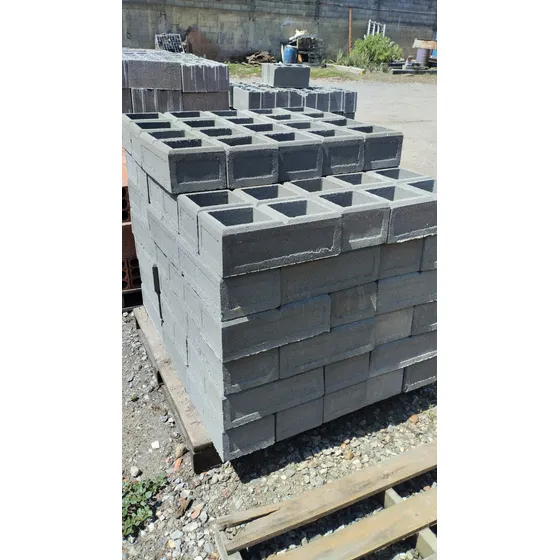 Bloque De Ventilación En Cemento Y Arcilla