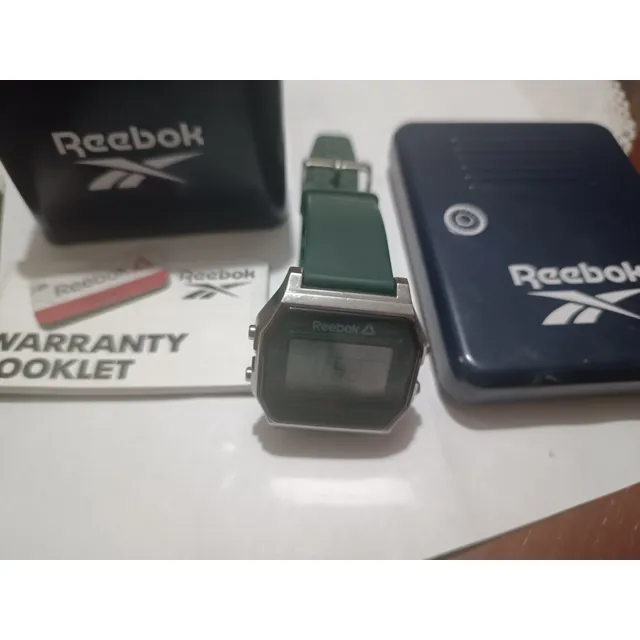 Reloj Reebok Vne-g9 Digital Verde Metal-caucho Hebilla