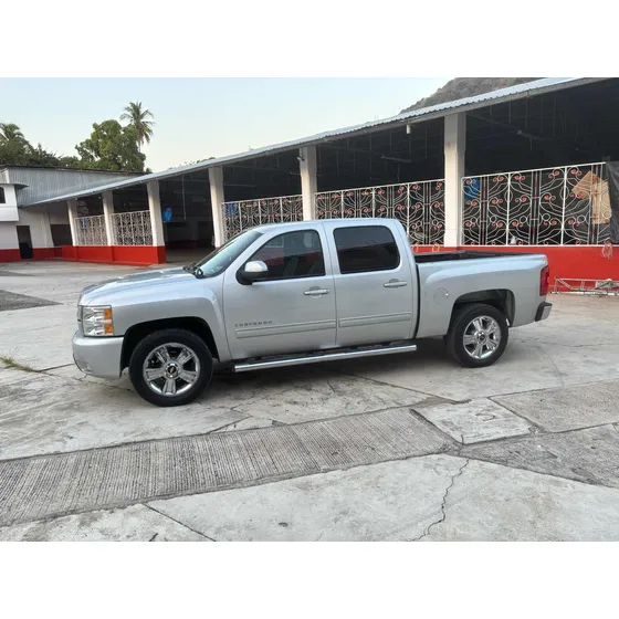 Chevrolet Cheyenne 5.3 2500 Crew Cab Ltz 4x4 Mt