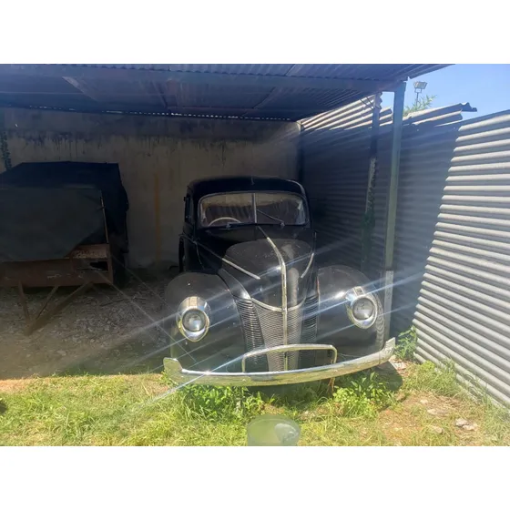 Ford Deluxe