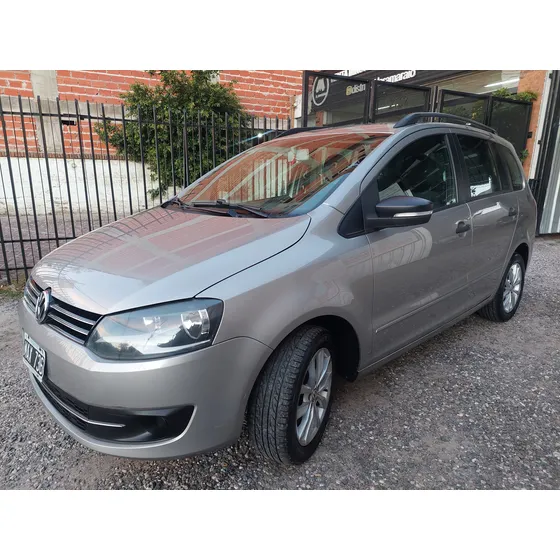 Volkswagen Suran 1.6 Highline 101cv
