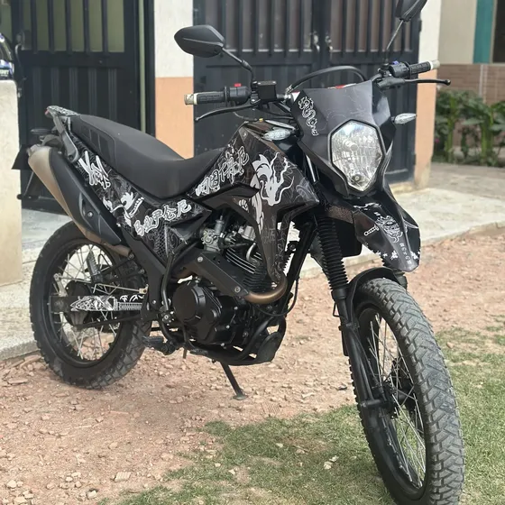 Ttr 125 2025 Papeles Hasta Enero 2027, Diseño Único, Extras
