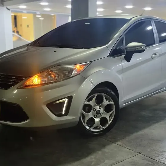 Ford Fiesta 2012 1.6 Sportback Automática