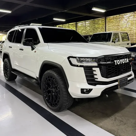 Toyota Land Cruiser 300 2024 3.3 Diesel Gr