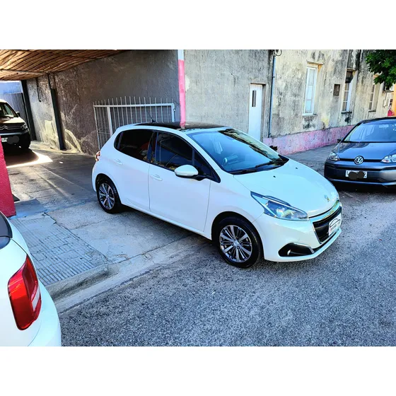 Peugeot 208 1.6 Feline