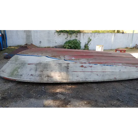 Lancha De 6 Metros De Largo Por 2 Metros De Ancho