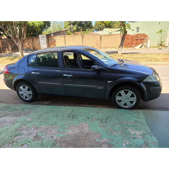 Renault Megane 1.6 Dynamique Hi-flex 4p