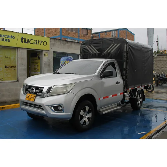 Nissan Frontier Np 300 2.5 Estacas