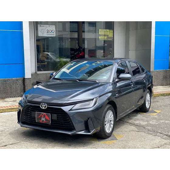 Toyota Yaris Sedán Automatico