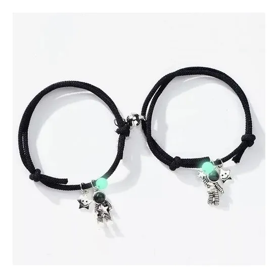 Set 2 Pulseras Para Parejas Imán Astronauta Brilla Oscuridad Color Negro