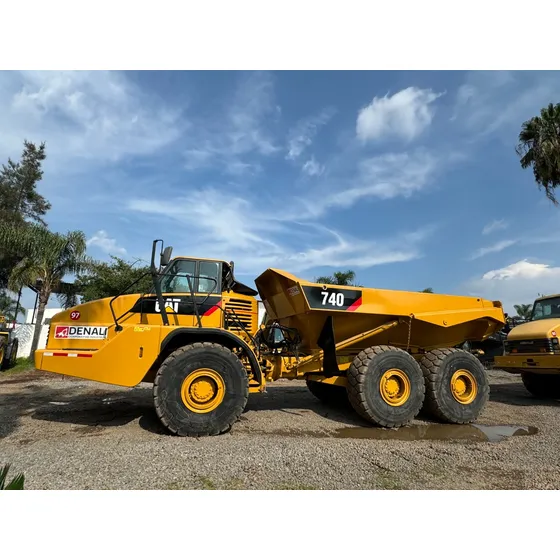 Camion Articulado Caterpillar 740