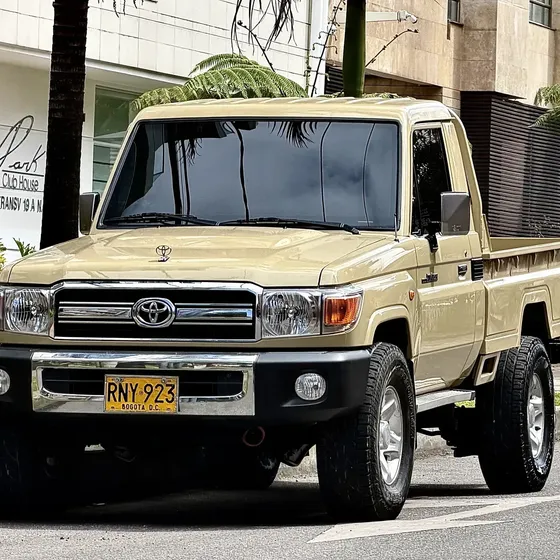 Toyota Land Cruiser 79 2011 Diésel 4.2