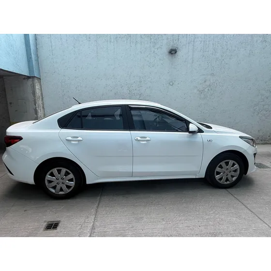 Kia Rio 1.6 L Sedan At
