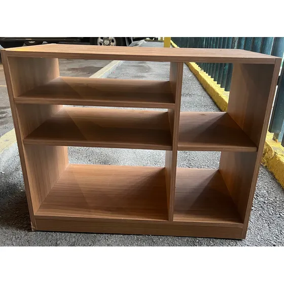 Mesita De Televisor De Mdf Forrada En Fórmica