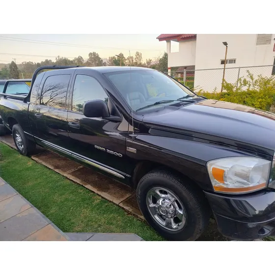 Dodge Ram 2500 5.7 Pickup Mega Cab Laramie 4x2 At
