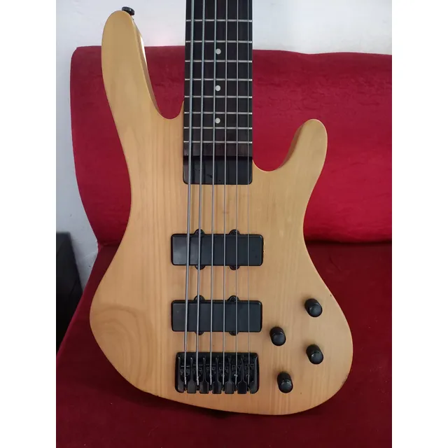 Bajo Eléctrico 6 Cuerdas Washburn