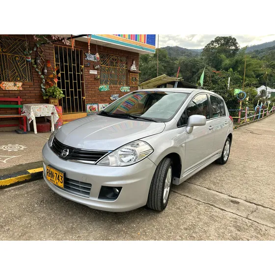 Nissan Tiida Hb 1.8 Premium