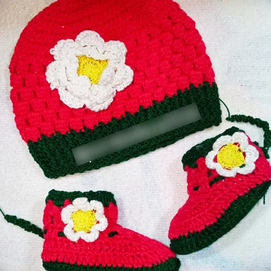 Gorros Y Escarpines Tejidos De Bebe
