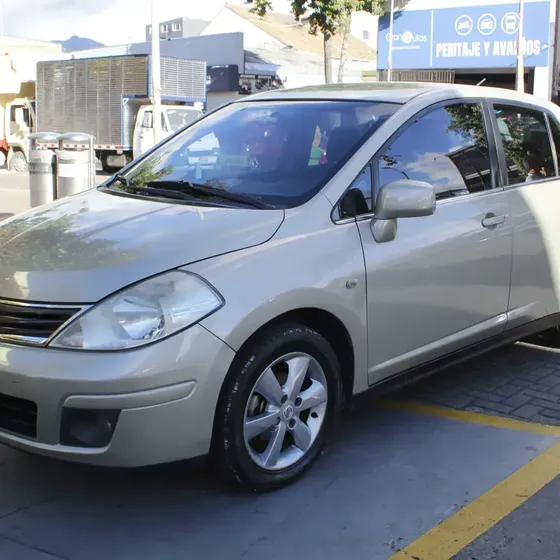 Nissan Tiida 2012 1.8 At