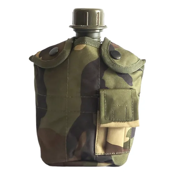 Cantimplora Plastica De 1lt Con Funda Y Jarro De Aluminio.