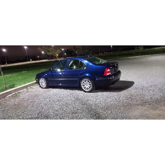 Volkswagen Bora 1.8 Highline T 180cv Cuero