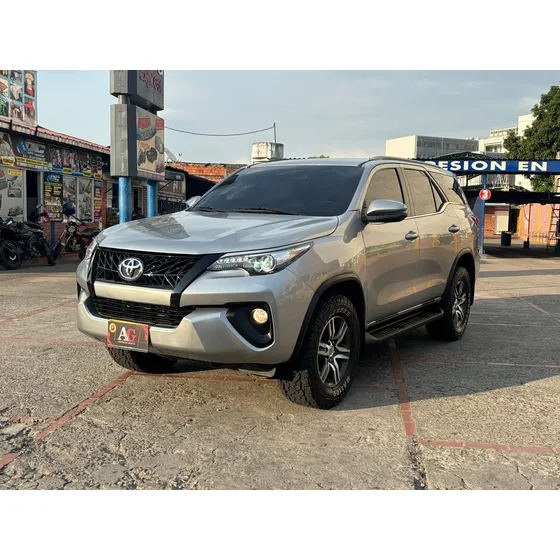 Toyota Fortuner Sw4 2.4 4x2 At Diesel