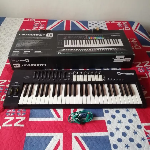 Teclado Midi Novation Launchkey 49 Teclas Mk2