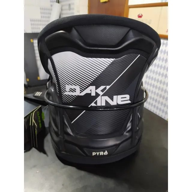 Arnes Para Kitesurf Marca Dakine Modelo Pyro   Nuevo  