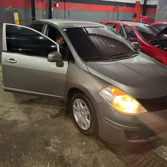 Nissan Tiida 2013 1.8 Visia 5 P