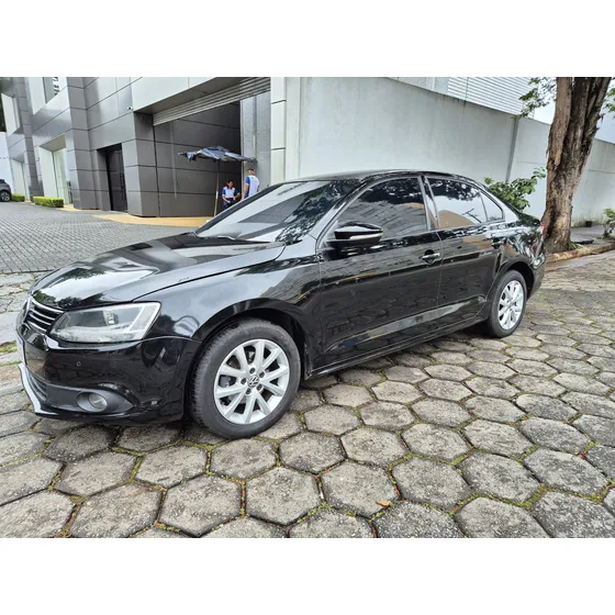 Volkswagen Jetta 2.0 Comfortline Flex 4p Automática