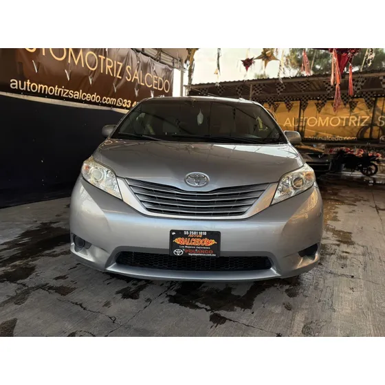Toyota Sienna 3.5 Le V6 At