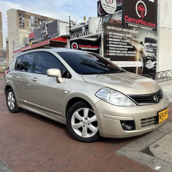 Nissan Tiida Hb 2014 1.8 Emotion